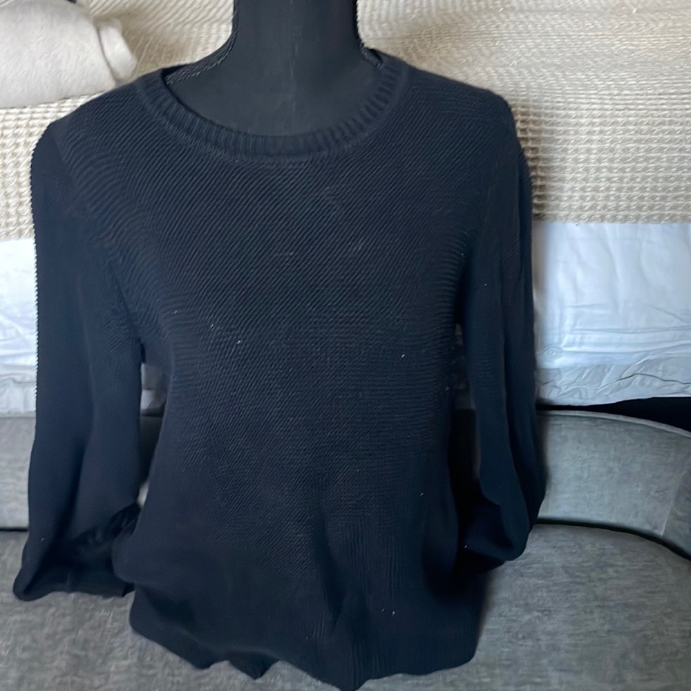 Basic black loft sweater